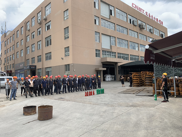 雙泰閥門消防演練01.jpg 雙泰閥門消防演練01.jpg