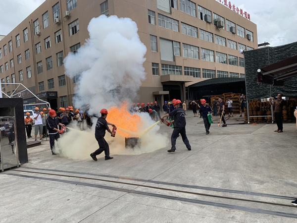 雙泰閥門消防演練02.jpg 雙泰閥門消防演練02.jpg