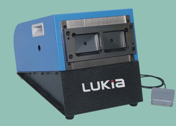 HTCP-308-3臺(tái)式電動(dòng)沖卡機(jī)1.jpg HTCP-308-3臺(tái)式電動(dòng)沖卡機(jī)1.jpg